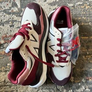 FIGS x New Balance Lifestyle MODE DE VIE Sneakers **NEW** Size 10